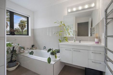 Photo of property in 52 Links View Drive, Omokoroa, 3114