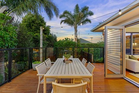 Photo of property in 2/12 Beatrice Avenue, Hillcrest, Auckland, 0627