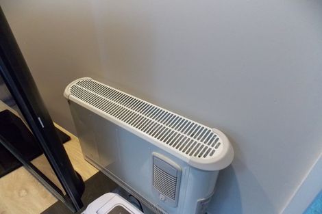 Photo of property in 21a Cotswold Crescent, Newlands, Wellington, 6037