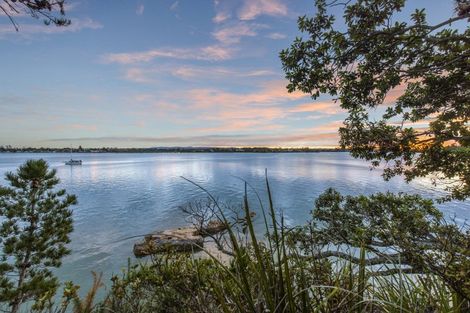 Photo of property in 15a Chatham Avenue, Paremoremo, Auckland, 0632