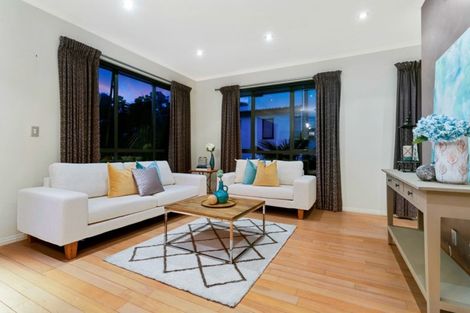 Photo of property in 19 Springvale Drive, Fairview Heights, Auckland, 0632