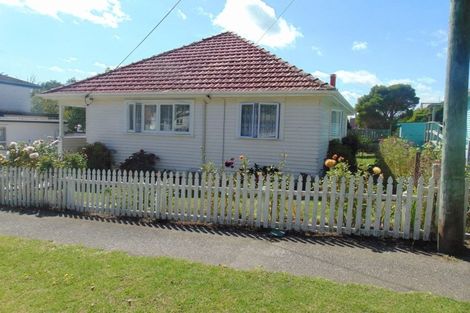 Photo of property in 4 Puriri Street, Helensville, 0800
