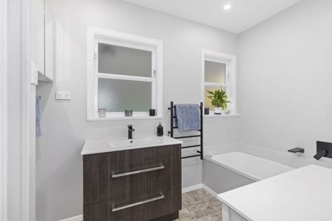 Photo of property in 43 Wood Street, Wainuiomata, Lower Hutt, 5014