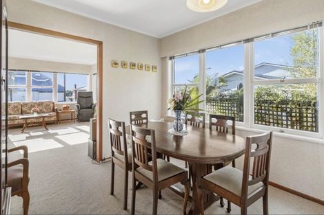 Photo of property in 7 Luke Place, Eastern Beach, Auckland, 2012