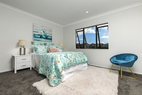 Photo of property in 29 Bernleigh Terrace, West Harbour, Auckland, 0618