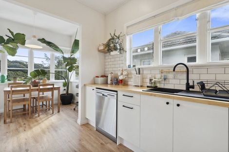 Photo of property in 15 Leveson Street, Strathmore Park, Wellington, 6022