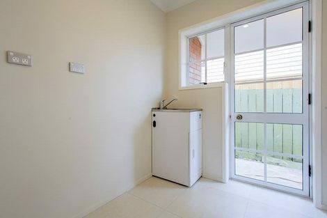 Photo of property in 1/77 Shakespeare Road, Milford, Auckland, 0620