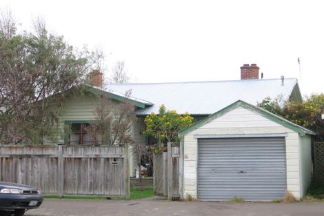 Photo of property in 16 Oxford Street, Hokowhitu, Palmerston North, 4410