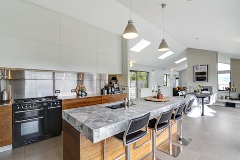 Photo of property in 62 Cedar Drive, Kelvin Heights, Queenstown, 9300