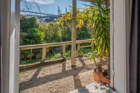 Photo of property in 22 Bayview Crescent, Duvauchelle, 7581