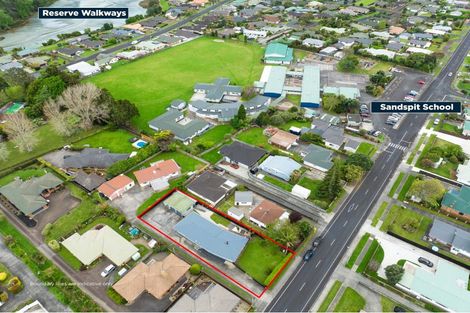 Photo of property in 48 Sandspit Road, Waiuku, 2123