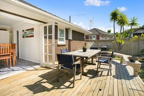 Photo of property in 42 Hilling Street, Titirangi, Auckland, 0604