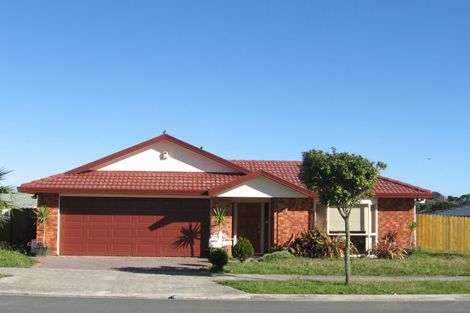Photo of property in 61 Glenveagh Park Drive, Weymouth, Auckland, 2103