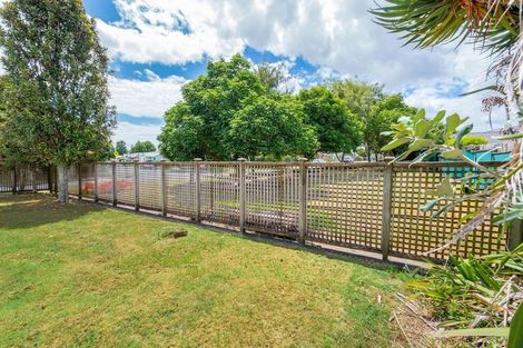 Photo of property in 2 Albizia Avenue, Henderson, Auckland, 0612