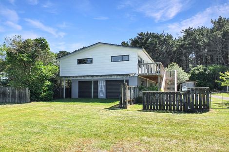 Photo of property in 25 Cousins Avenue East, Foxton Beach, Foxton, 4815