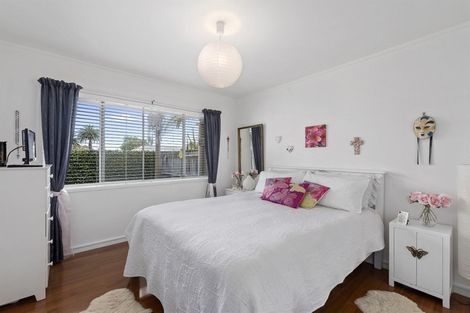 Photo of property in 3/28 William Bond Street, Stanley Point, Auckland, 0624