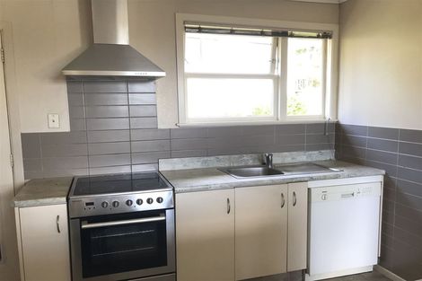 Photo of property in 10 Havelle Avenue, Titirangi, Auckland, 0604