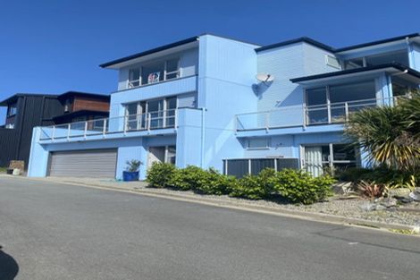 Photo of property in 40 Rarangi Way, Owhiro Bay, Wellington, 6023