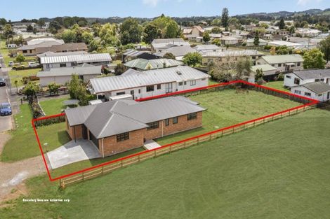 Photo of property in 17 Coolen Place, Tuakau, 2121