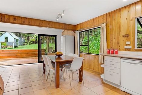 Photo of property in 305 Huia Road, Titirangi, Auckland, 0604