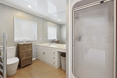 Photo of property in 21 Clevedon Road, Papakura, 2110