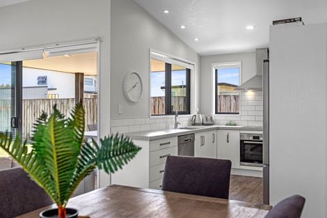 Photo of property in 15 Coprosma Close, Papamoa Beach, Papamoa, 3118