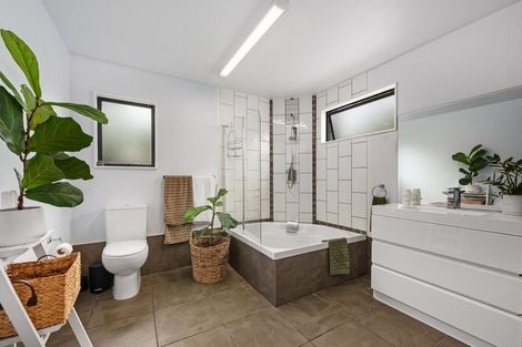 Photo of property in 2/53 Topliss Drive, Northcross, Auckland, 0632