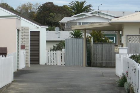 Photo of property in 1/9 Kelvin Place, Westown, New Plymouth, 4310