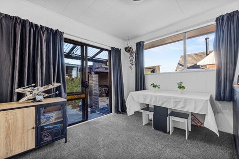 Photo of property in 12 Waratah Street, Avondale, Christchurch, 8061