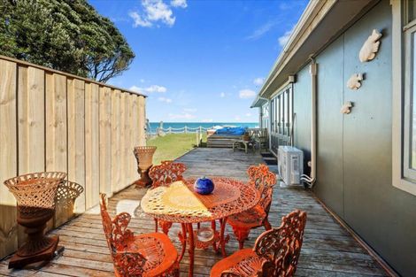 Photo of property in 8 Point Road, Mokau, 4376