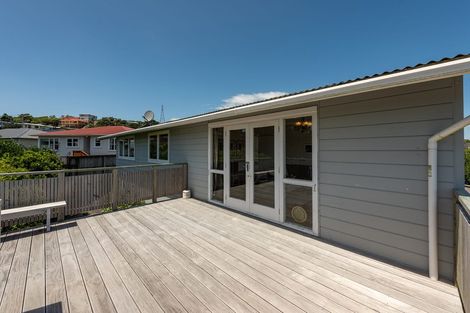 Photo of property in 15 Dunmail Way, Newlands, Wellington, 6037