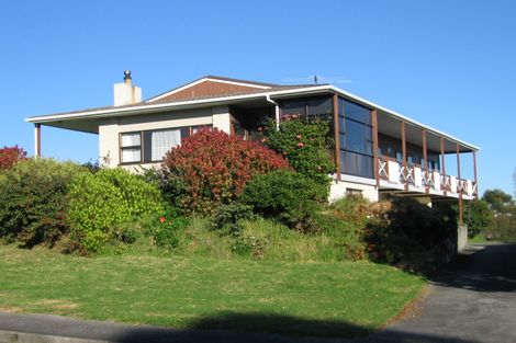 Photo of property in 15 Frimley Terrace, Waikanae Beach, Waikanae, 5036