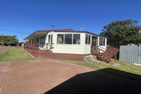 Photo of property in 160 Karewa Parade, Papamoa Beach, Papamoa, 3118