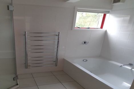 Photo of property in 35 Piha Road, Piha, New Lynn, 0772