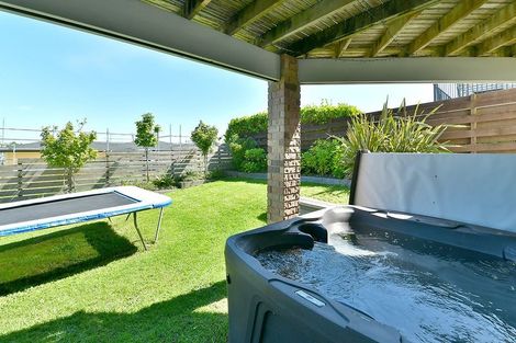 Photo of property in 100 Whangaparaoa Road, Red Beach, 0932