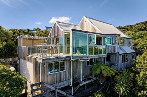 Photo of property in 1 Roys Road, Plimmerton, Porirua, 5026
