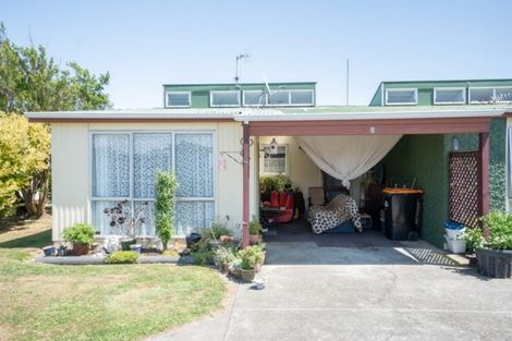 Photo of property in 2-4 Westmere Place, Takaro, Palmerston North, 4412
