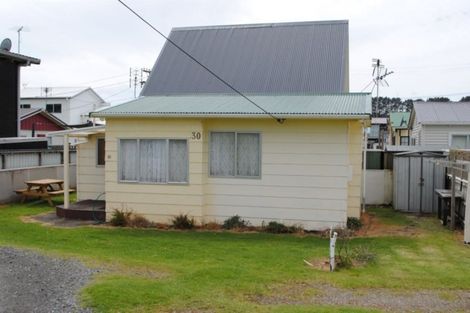 Photo of property in 30 Third Avenue, Urenui, 4377