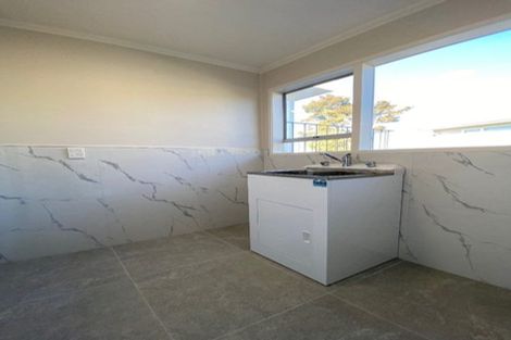 Photo of property in 92 Ravenwood Drive, Forrest Hill, Auckland, 0620