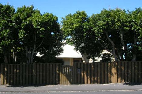 Photo of property in 1/64 Onewa Road, Northcote Point, Auckland, 0627