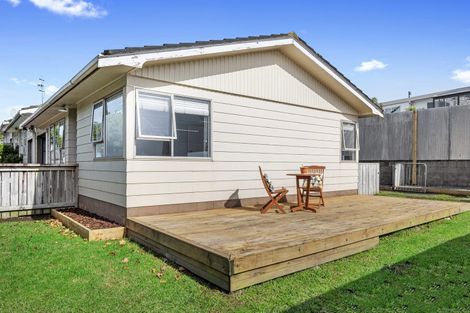 Photo of property in 3/100 Royal Road, Massey, Auckland, 0614