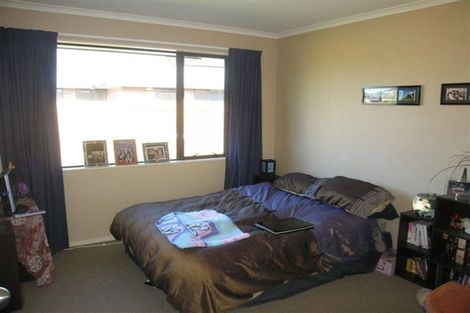 Photo of property in 8 Boston Parade, Kelvin Grove, Palmerston North, 4414