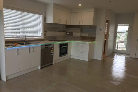 Photo of property in 36 Sunset Road, Unsworth Heights, Auckland, 0632