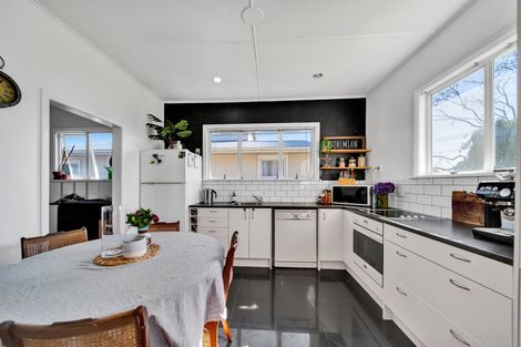 Photo of property in 165 Waihi Road, Hawera, 4610