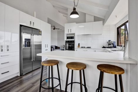 Photo of property in 76 Heta Road, Highlands Park, New Plymouth, 4312