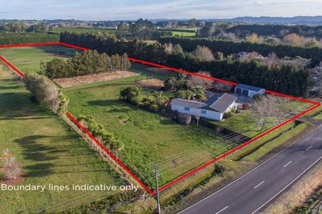 Photo of property in 102 Boord Crescent, Kumeu, 0891