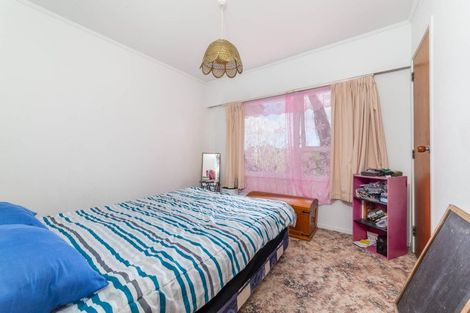 Photo of property in 16 Crompton Road, Massey, Auckland, 0614