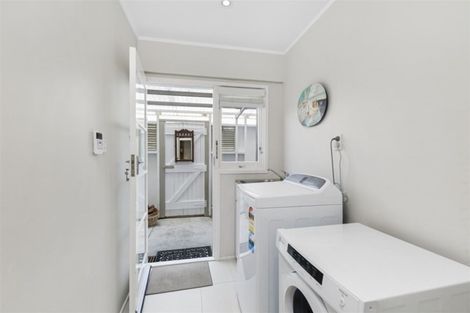 Photo of property in 1/5 Moana Avenue, Belmont, Auckland, 0622