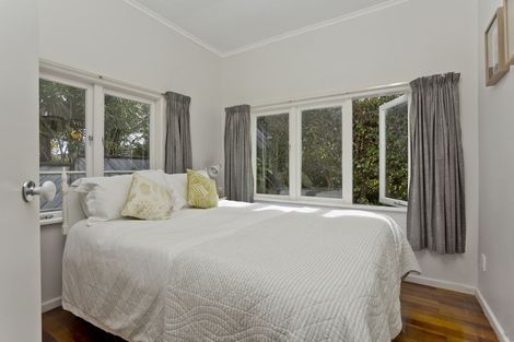 Photo of property in 1/160 East Coast Road, Forrest Hill, Auckland, 0620