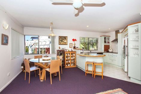 Photo of property in 49a Forrest Hill Road, Milford, Auckland, 0620